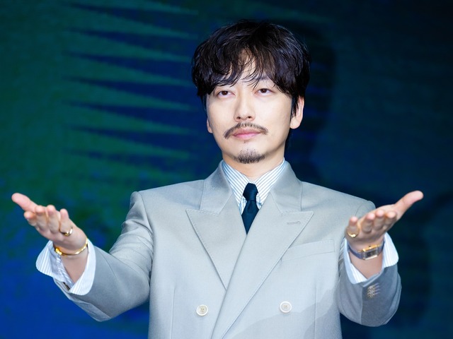 Disney+で配信中の話題作『パイン ならず者たち』に輝くイ・ドンフィの真骨頂