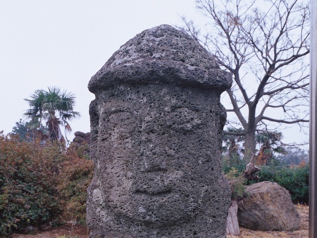 夏の旅行にピッタリの済州島で有名な伝統的マスコットは何だろうか