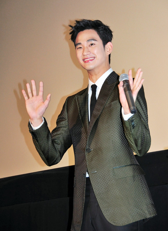 チョン・ジヒョン／『10人の泥棒たち』来日舞台挨拶