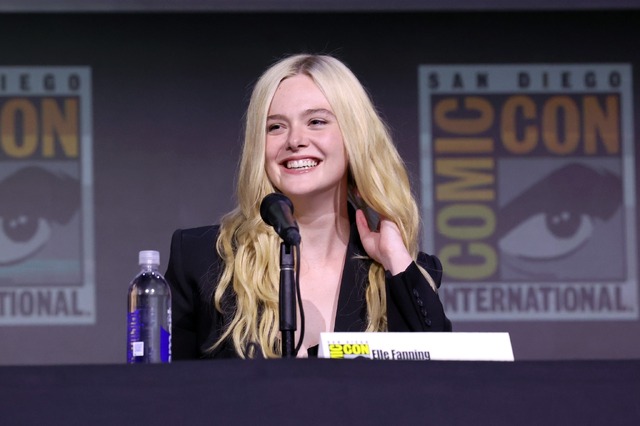 エル・ファニング Photo by Jesse Grant/Getty Images for Disney