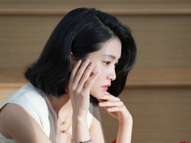 女優キム・テリ、ロングもボブも上品さ全開…ドレス＆ジュエリーで放つ圧巻のオーラ【PHOTO】