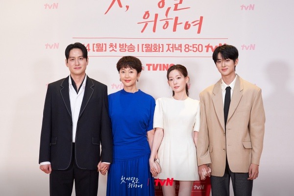 右がキム・ミンギュ