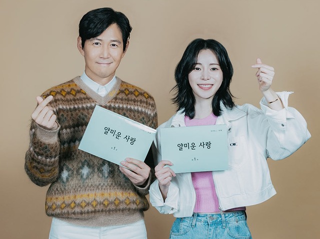 『イカゲーム』イ・ジョンジェ、6年ぶり地上波復帰！新ドラマ『憎らしい愛』台本読み合わせの様子