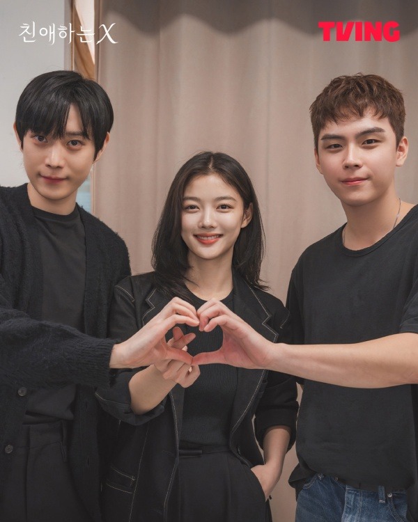 左からキム・ヨンデ、キム・ユジョン、キム・ドフン