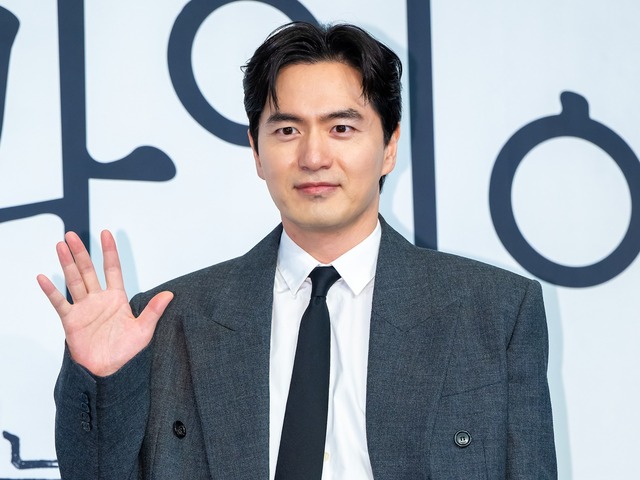 『エスクワイア』で見せたイ・ジヌクの二面性、冷たさの奥に潜む惹き寄せる力