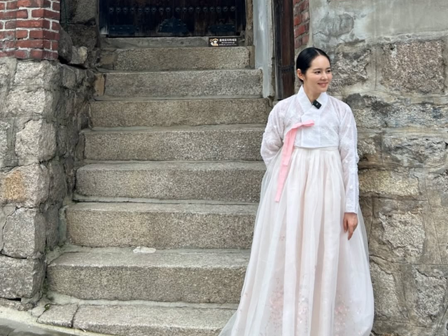 『太陽を抱く月』を思い出す…女優ハン・ガイン、端正な韓服姿で放った“変わらぬ美しさ”【PHOTO】