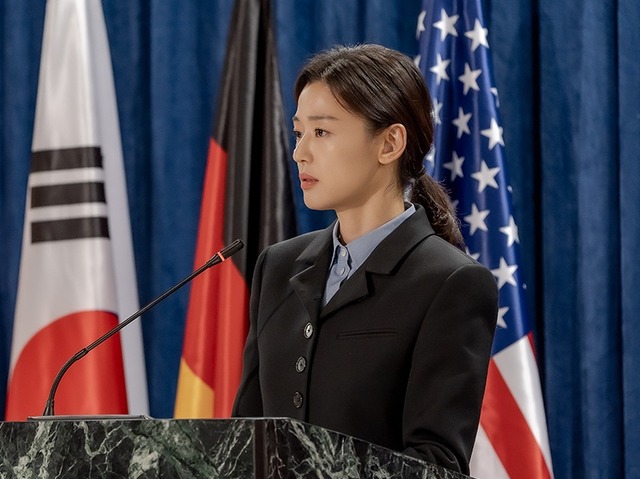 Disney+新作『北極星』主演のチョン・ジヒョン、“国連大使役”で新境地を予告！【PHOTO】