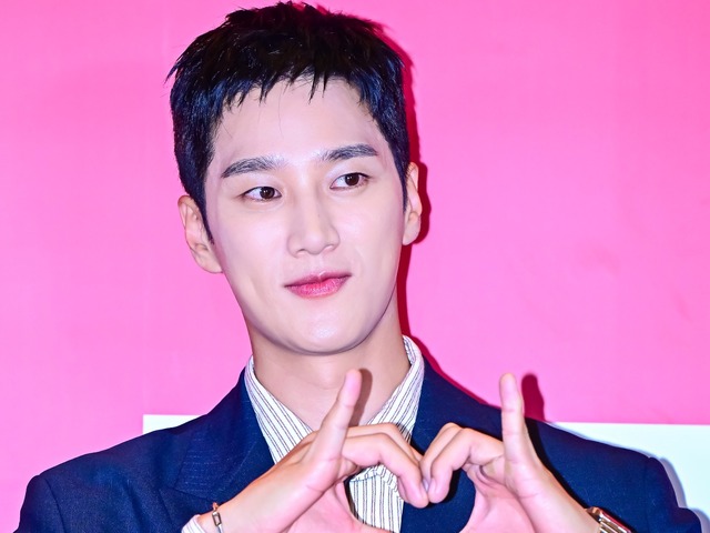 アン・ボヒョン、禁酒＆鶏むね肉8パックのストイック生活…冬は“セカンドハウス”でキャンプ三昧！