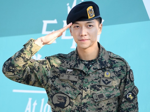 イ・スンギが光復節に刻む、3代続く“兵役名門家”の誇りを公開