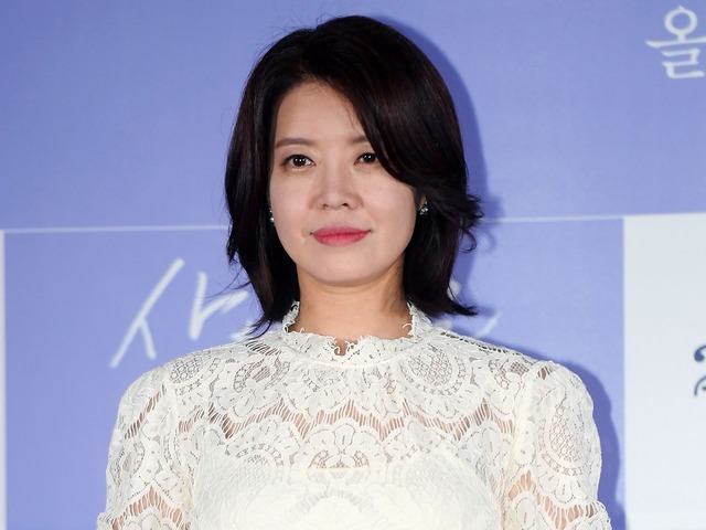 『エスクワイア』で輝くベテラン女優キム・ヨジン、キャリアと役柄が重なる瞬間
