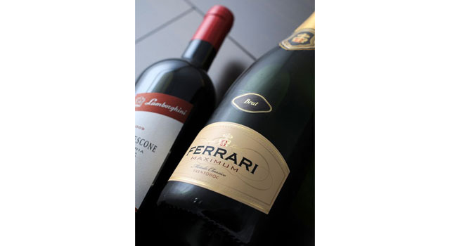 フェラーリやアルファロメオなど高級スーパーカーとのコラボレーションバル誕生