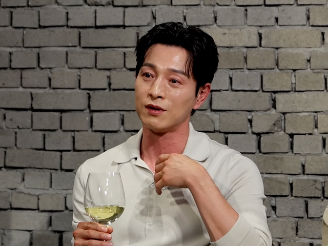 イ・ビョンホンの“ガチ推し”だった…俳優チョン・ソンイルがオタクぶりをセルフ暴露！