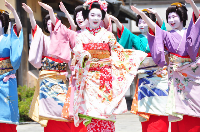 上白石萌音＆舞妓たち／『舞妓はレディ』製作発表会見