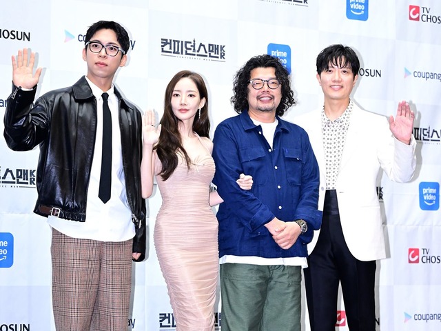 『コンフィデンスマンKR』パク・ミニョンが共演者2人と大胆な変身に挑戦