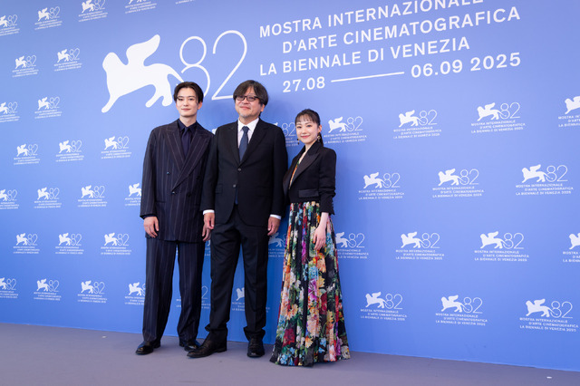 『果てしなきスカーレット』フォトコール　ⓒKAZUKO WAKAYAMA