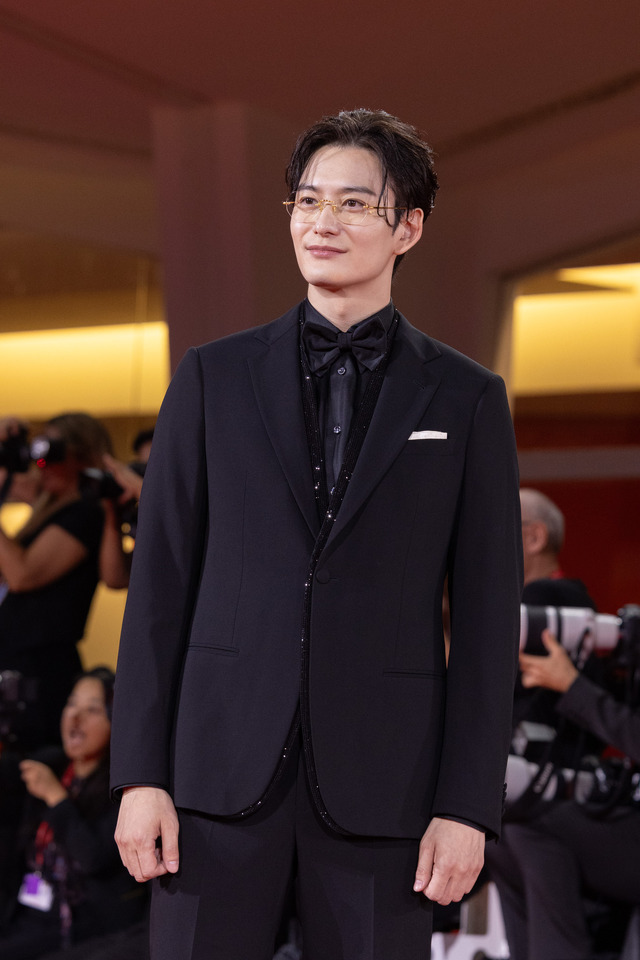 『果てしなきスカーレット』ヴェネチア国際映画祭レッドカーペット