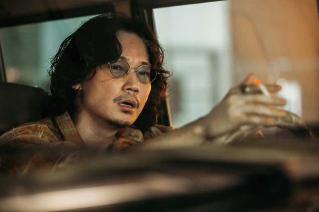 『愚か者の身分』(C)2025映画「愚か者の身分」製作委員会