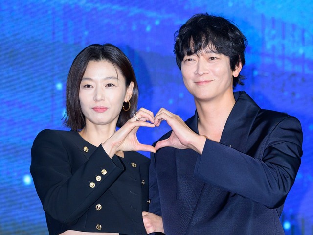 『北極星』でチョン・ジヒョンとカン・ドンウォンが紡ぐロマンスの行方