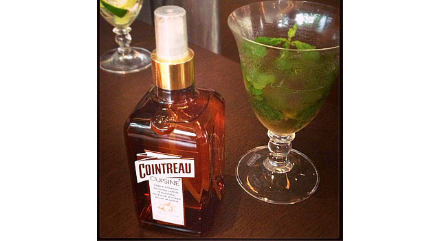 左：「コアントロー・キュイジーヌ」と右：「コアントロー フィズ」