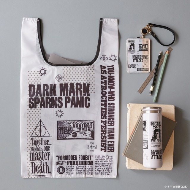 ショッピングバッグ ￥2,750、リール付きパスケース ￥3,080、ステンレスボトル ￥4,400