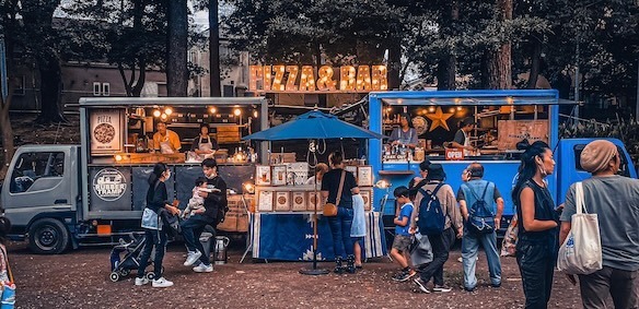 フードトラック「RUBBER TRAMP」