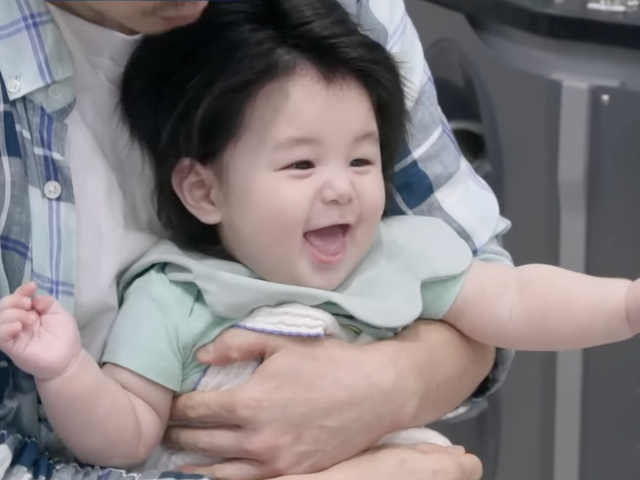 チェ・ジウも仰天した俳優シム・ヒョンタクの息子ハル君、人生初の水泳にチャレンジ