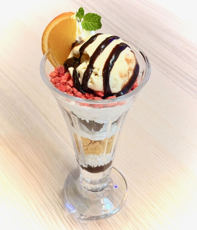 カフェ「呪物cafeジュジュ」