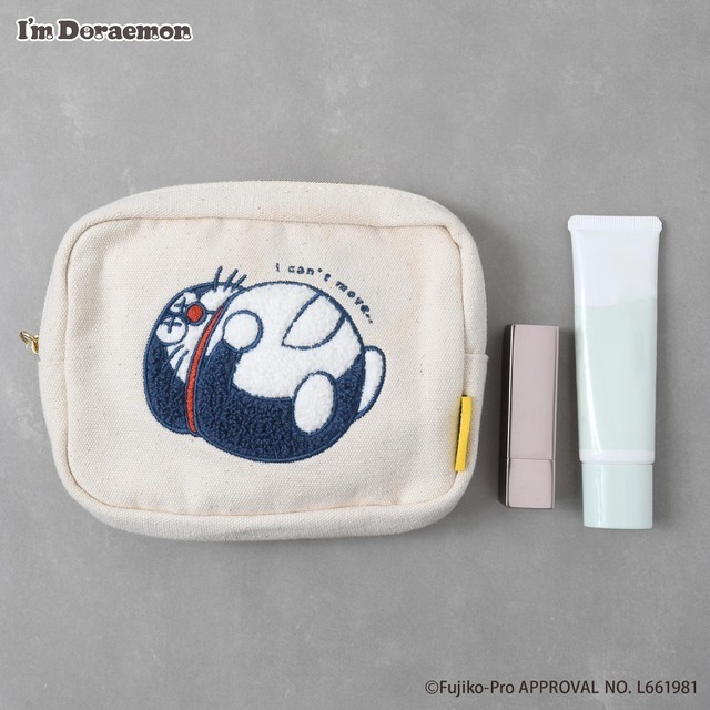 「I'm Doraemon」WEB限定アイテム「サガラ刺繍ボックスポーチ」使用イメージ（C）Fujiko-Pro APPROVAL No.L661981