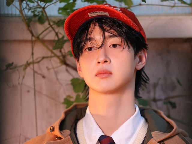 チャン・ドンユンが多彩な表情で魅了、クラシックと秋が交差するビハインド写真公開