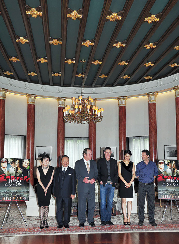 トミー・リー・ジョーンズ＆マシュー・フォックス＆初音映莉子＆西田敏行＆桃井かおり＆ピーター・ウェーバー監督／『終戦のエンペラー』記者会見 in アメリカ大使館