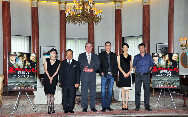 トミー・リー・ジョーンズ＆マシュー・フォックス＆初音映莉子＆西田敏行＆桃井かおり＆ピーター・ウェーバー監督／『終戦のエンペラー』記者会見 in アメリカ大使館