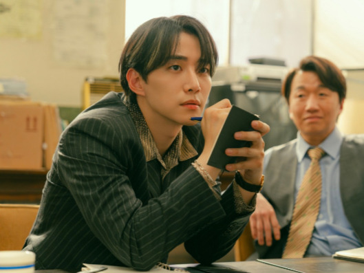 2PMジュノが“やる気MAX”サラリーマンに。Netflix配信『テプン商事』に期待募る！