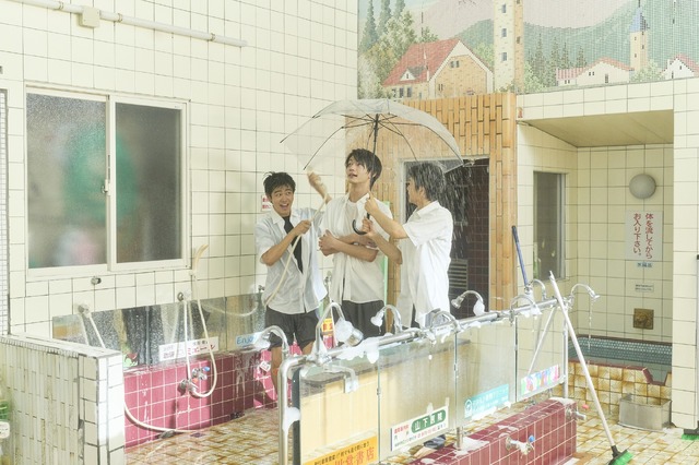 『ストロベリームーン 余命半年の恋』（C）2025「ストロベリームーン」製作委員会