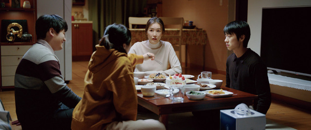 『あの時、愛を伝えられなかった僕の、３つの“もしも”の世界。』©Lewis Pictures All Rights Reserved