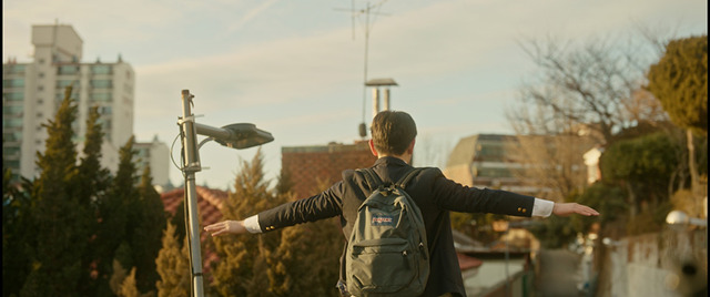 『あの時、愛を伝えられなかった僕の、３つの“もしも”の世界。』©Lewis Pictures All Rights Reserved