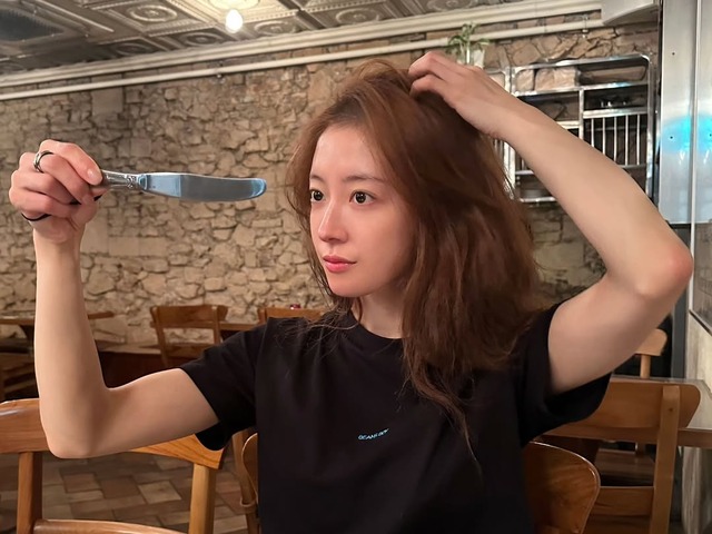 『赤い袖先』女優イ・セヨン、飾らなくても“女優オーラ”は隠せず「深刻にかわいい」【PHOTO】