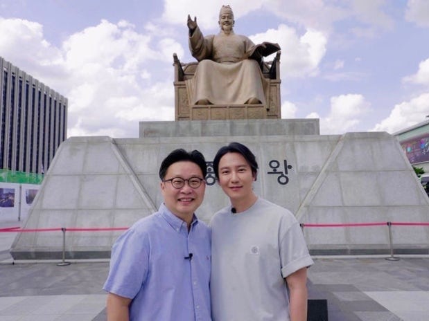 俳優キム・ナムギル、もはやライフワーク!? 今年も海外のハングル学校を後援！