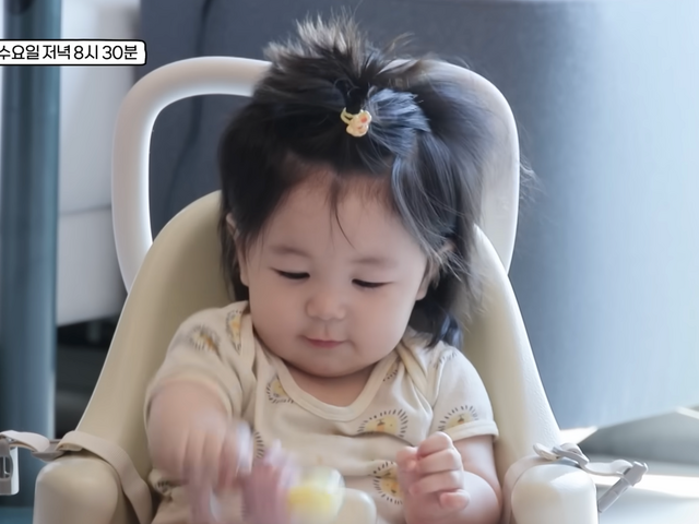 俳優シム・ヒョンタクの愛息ハルちゃん、“初りんご”に可愛さ炸裂！新しいモクバン誕生