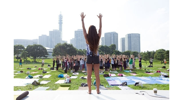 第10回ヨガフェスタ横浜2013 開催　パークヨガ風景