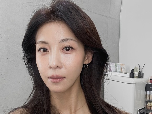 『奇皇后』女優ハ・ジウォン、“究極のフェイスライン”に目が釘付け！「秋の女神」【PHOTO】