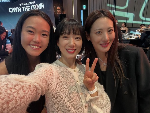 女優パク・シネ、爽やかボブヘアでゴルフ大会参戦！宴会でも目立つ“若々しさ”【PHOTO】