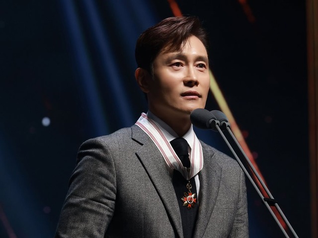 イ・ビョンホンが“2025大韓民国大衆文化芸術賞”で寶冠文化勲章受章、世界が認める存在感
