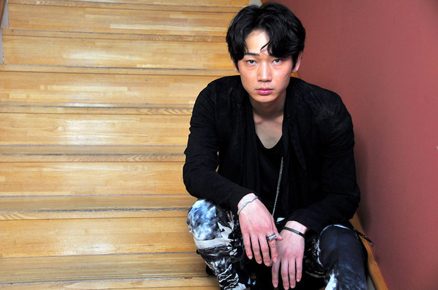 綾野剛『シャニダールの花』／PHOTO：Naoki Kurozu