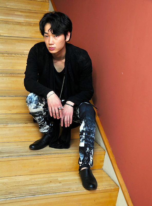 綾野剛『シャニダールの花』／PHOTO：Naoki Kurozu