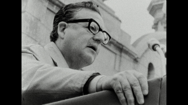 『最初の年：民意が生んだ、社会主義アジェンデ政権』