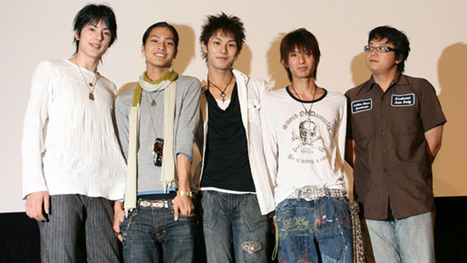 『BOYS LOVE　劇場版』初日舞台挨拶　（左から）谷さん、菅野さん、小谷さん、川久保さん、寺内監督