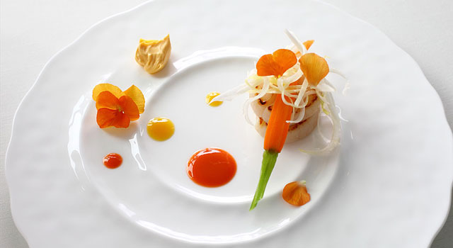 「粉山椒の香り立つ北海道産帆立貝の片面焼き」