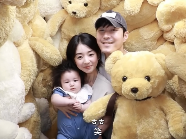 18歳年下の日本人女性と結婚した俳優シム・ヒョンタク、初めて3人家族でお出かけした様子を公開