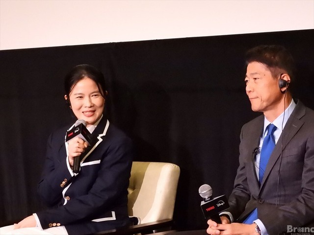 左：ジュリー・チョイ氏、右：日色保氏