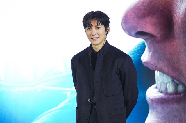 チ・チャンウク「捏造された都市」©2025 Disney and its related entities